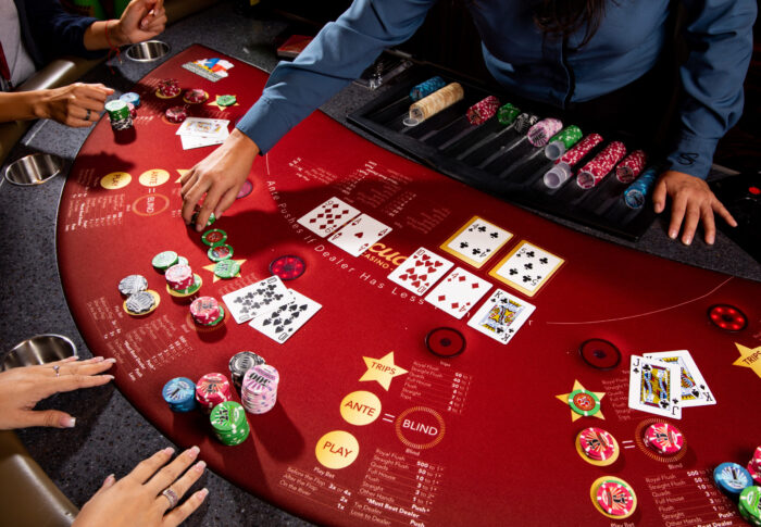 Unveiling the Mind Games: Mastering the Art of Reading Opponents at the Poker Table